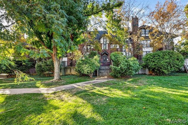 5381 Pershing Avenue 104, St Louis, MO 63112