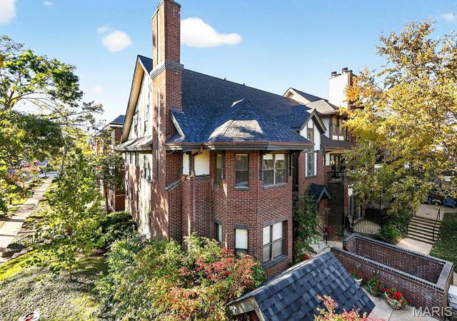 5381 Pershing Avenue 104, St Louis, MO 63112