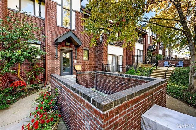 5381 Pershing Avenue 104, St Louis, MO 63112