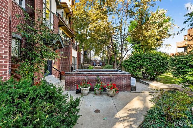 5381 Pershing Avenue 104, St Louis, MO 63112