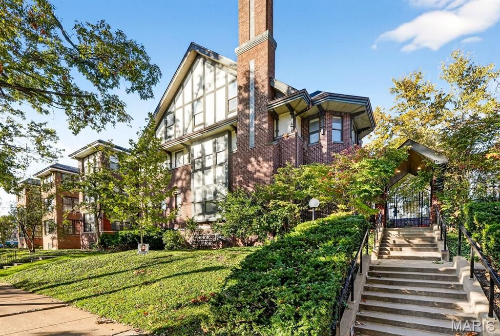 5381 Pershing Avenue 104, St Louis, MO 63112