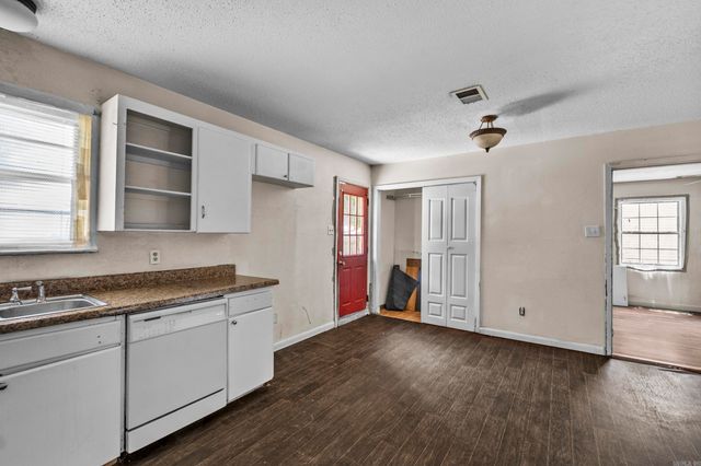 32 Ross Circle, Jacksonville, AR 72076