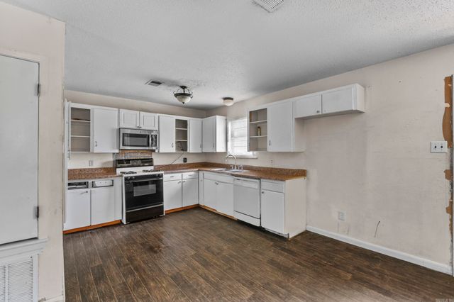 32 Ross Circle, Jacksonville, AR 72076