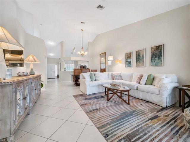 8175 Celeste DR 1230, Naples, FL 34113