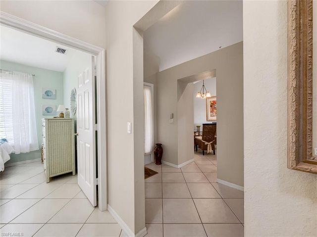 8175 Celeste DR 1230, Naples, FL 34113