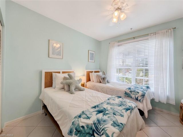 8175 Celeste DR 1230, Naples, FL 34113