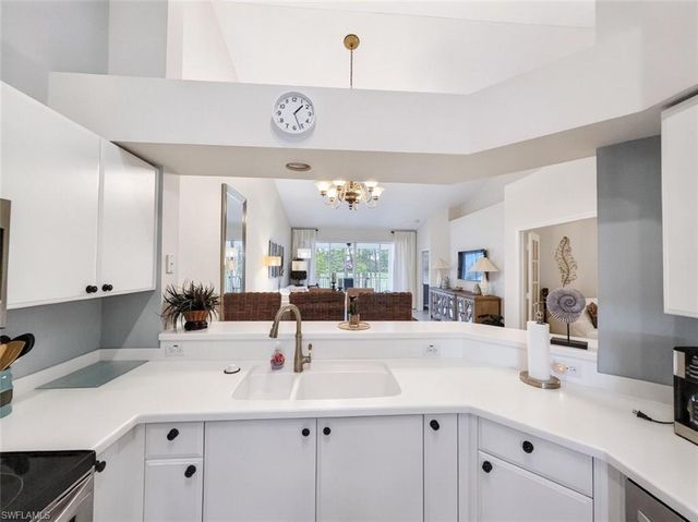8175 Celeste DR 1230, Naples, FL 34113