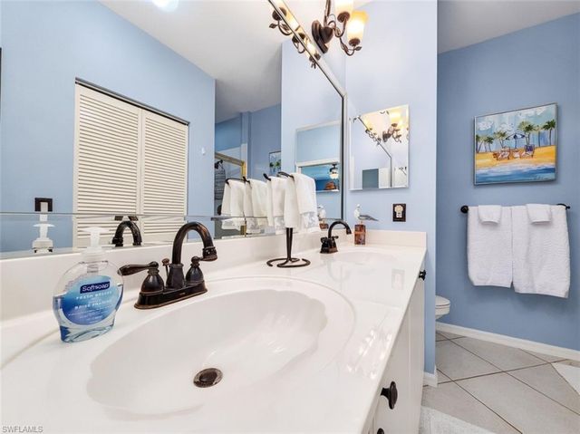 8175 Celeste DR 1230, Naples, FL 34113