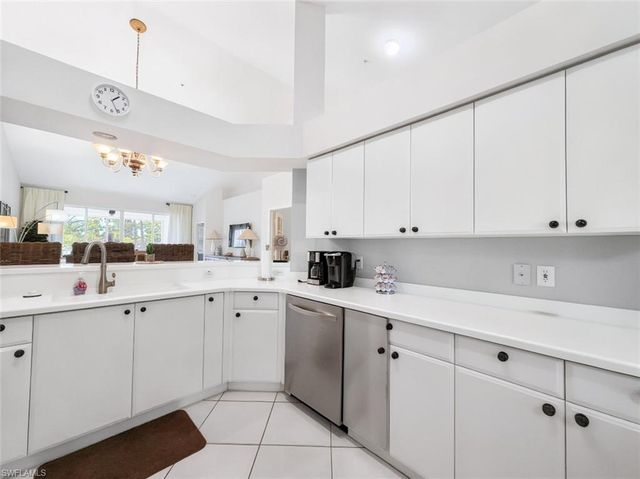 8175 Celeste DR 1230, Naples, FL 34113