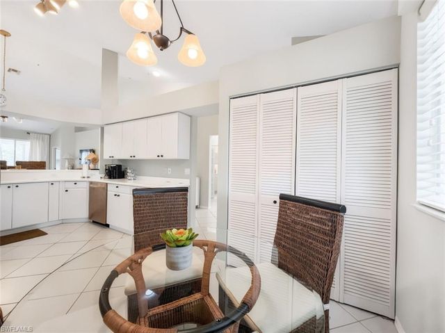 8175 Celeste DR 1230, Naples, FL 34113