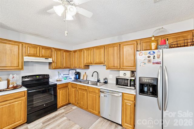 1491 20th Avenue NE 2, Hickory, NC 28601