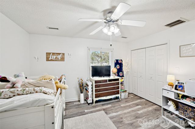 1491 20th Avenue NE 2, Hickory, NC 28601