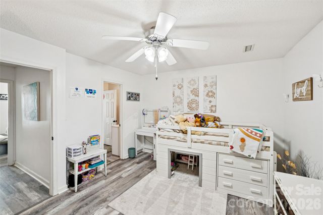 1491 20th Avenue NE 2, Hickory, NC 28601