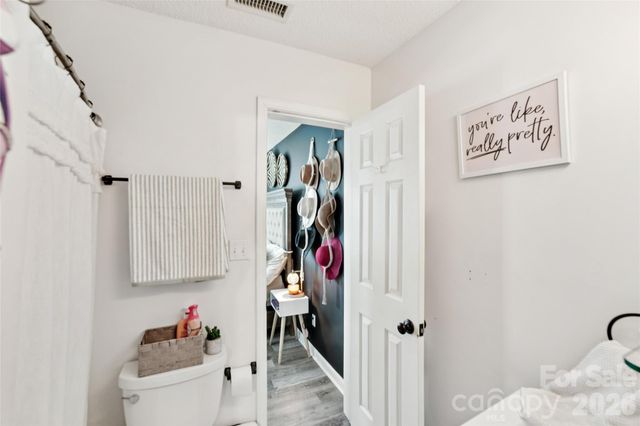 1491 20th Avenue NE 2, Hickory, NC 28601