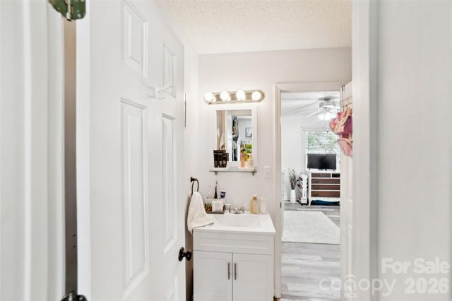 1491 20th Avenue NE 2, Hickory, NC 28601