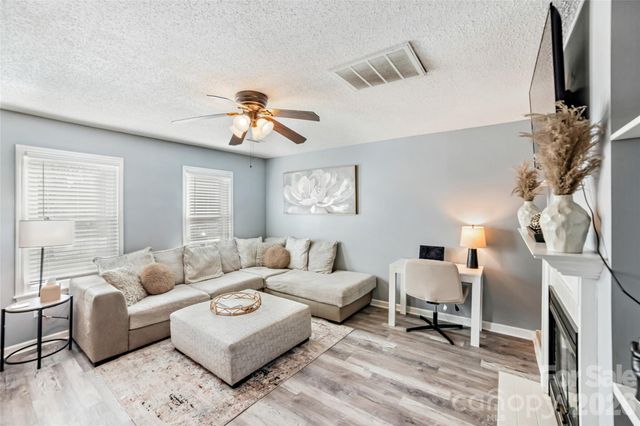 1491 20th Avenue NE 2, Hickory, NC 28601