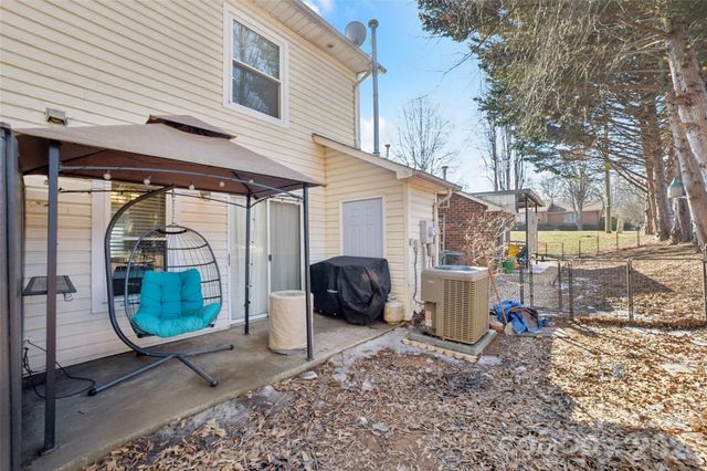 1491 20th Avenue NE 2, Hickory, NC 28601