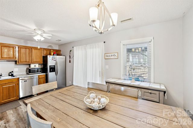 1491 20th Avenue NE 2, Hickory, NC 28601