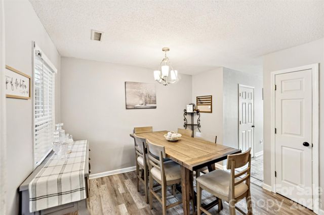 1491 20th Avenue NE 2, Hickory, NC 28601