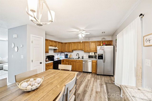 1491 20th Avenue NE 2, Hickory, NC 28601