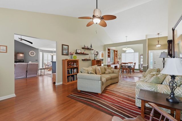1429 Ashton Glenn Dr, Surfside Beach, SC 29575