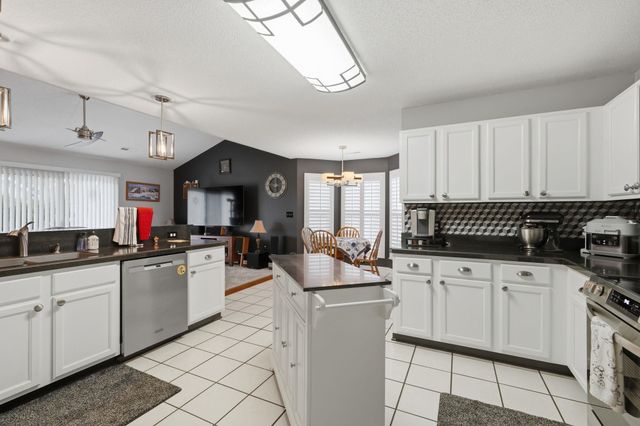 1429 Ashton Glenn Dr, Surfside Beach, SC 29575