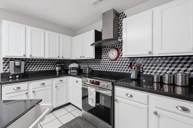 1429 Ashton Glenn Dr, Surfside Beach, SC 29575