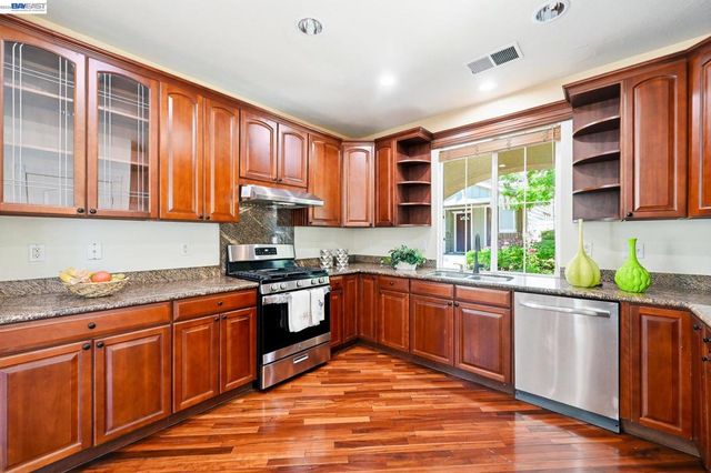 107 Olmsted Ct, Pittsburg, CA 94565