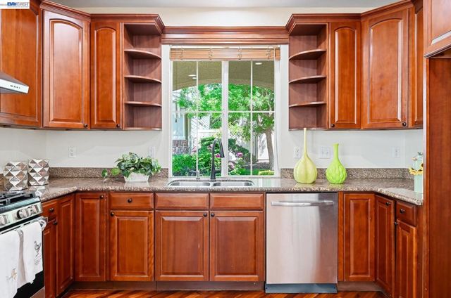 107 Olmsted Ct, Pittsburg, CA 94565
