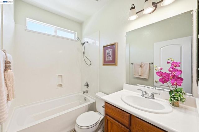 107 Olmsted Ct, Pittsburg, CA 94565