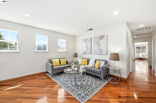 107 Olmsted Ct, Pittsburg, CA 94565