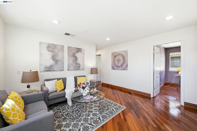 107 Olmsted Ct, Pittsburg, CA 94565