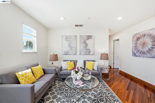 107 Olmsted Ct, Pittsburg, CA 94565