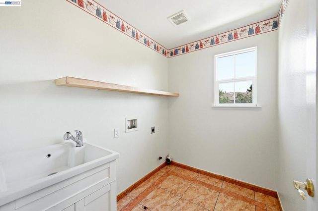 107 Olmsted Ct, Pittsburg, CA 94565