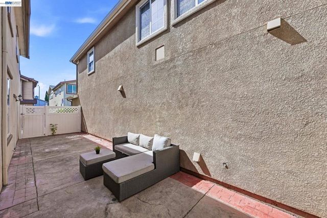 107 Olmsted Ct, Pittsburg, CA 94565