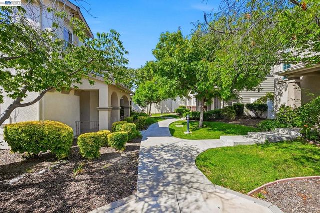 107 Olmsted Ct, Pittsburg, CA 94565