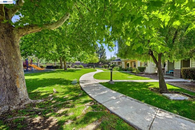 107 Olmsted Ct, Pittsburg, CA 94565