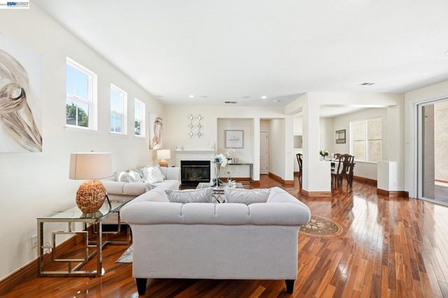 107 Olmsted Ct, Pittsburg, CA 94565
