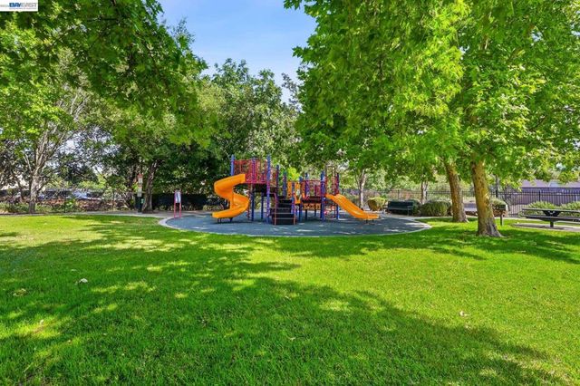 107 Olmsted Ct, Pittsburg, CA 94565