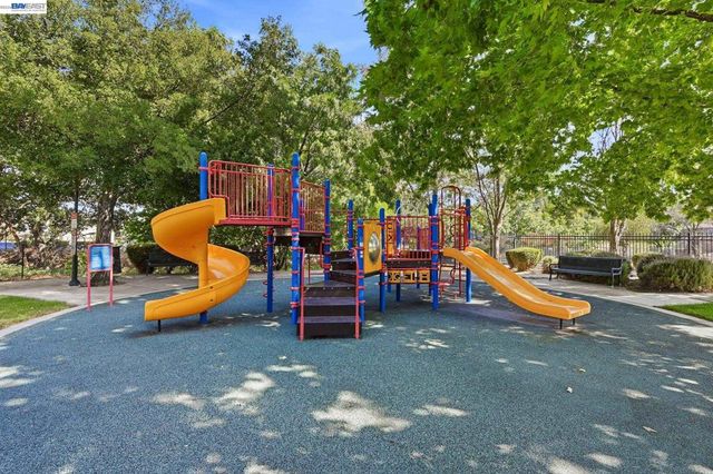 107 Olmsted Ct, Pittsburg, CA 94565