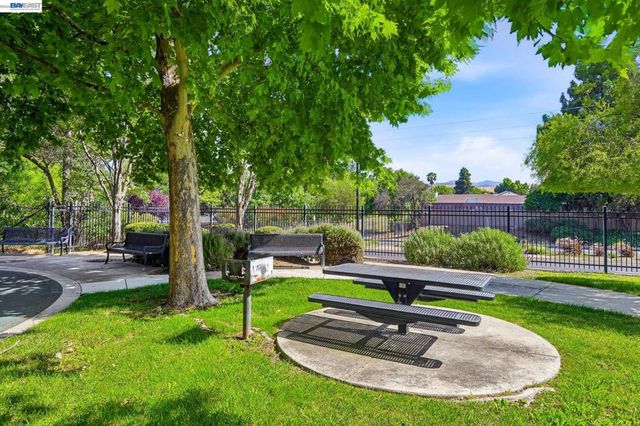 107 Olmsted Ct, Pittsburg, CA 94565