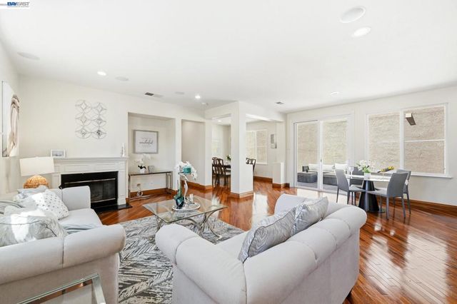 107 Olmsted Ct, Pittsburg, CA 94565