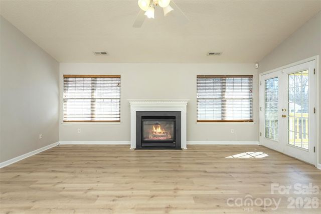 115 Creeks End Circle, Mills River, NC 28759