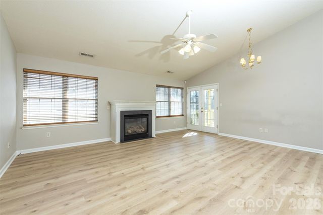 115 Creeks End Circle, Mills River, NC 28759