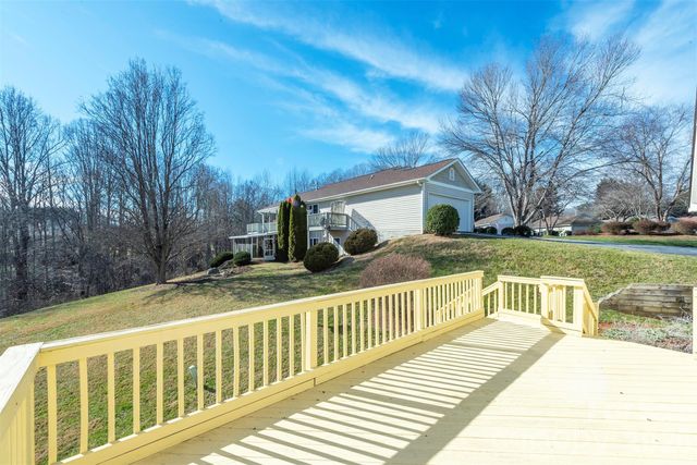 115 Creeks End Circle, Mills River, NC 28759