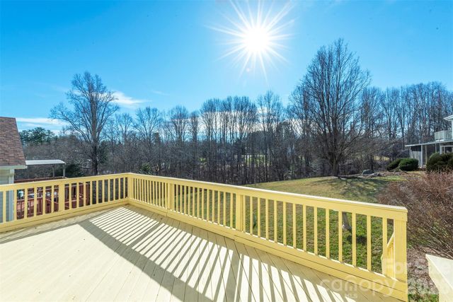 115 Creeks End Circle, Mills River, NC 28759