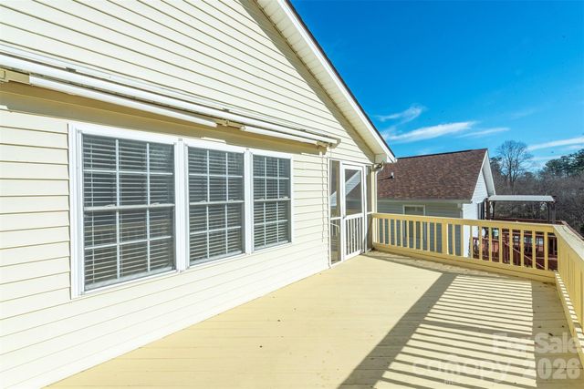 115 Creeks End Circle, Mills River, NC 28759