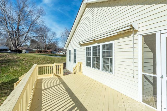 115 Creeks End Circle, Mills River, NC 28759