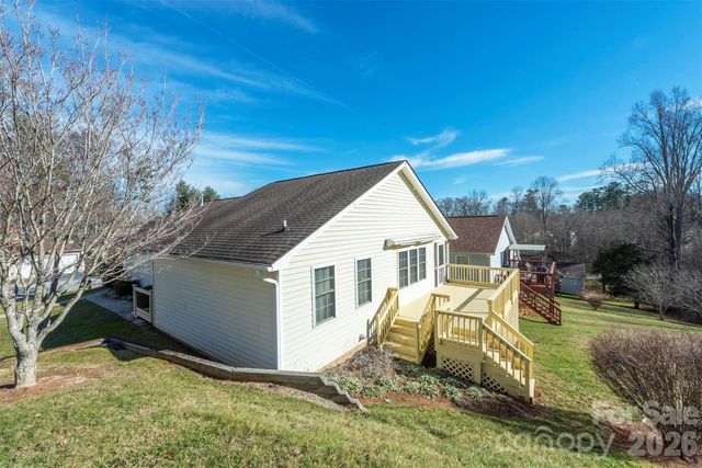 115 Creeks End Circle, Mills River, NC 28759