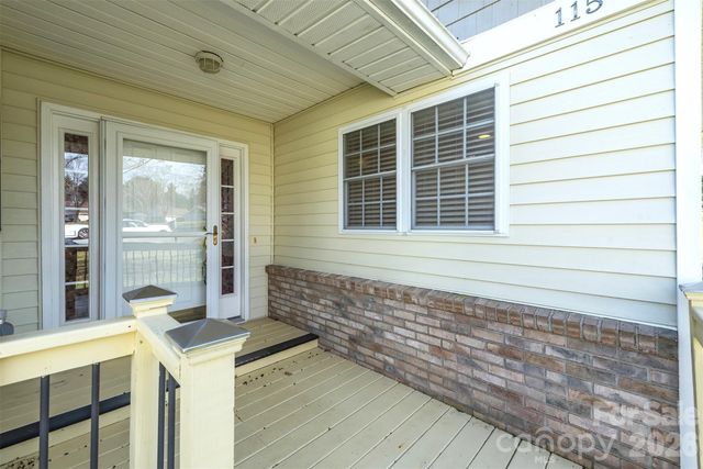 115 Creeks End Circle, Mills River, NC 28759